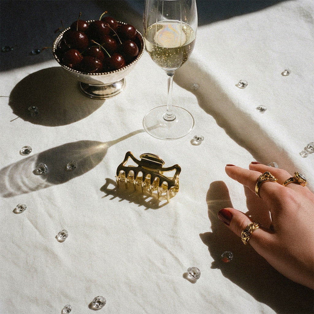 Goldene Haarklammer